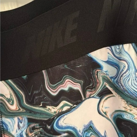 Nike Women's Marble Pattern Sports Leggings - Picture 6 of 7